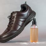 Stinken deine Schuhe unangenehm? So machst du dein eigenes Schuhdeo-Spray (DIY)